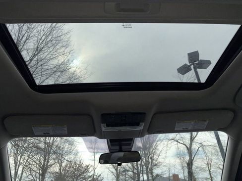 Used 2023 Nissan Altima 2.5 SV w/ SV Premium Package image 11