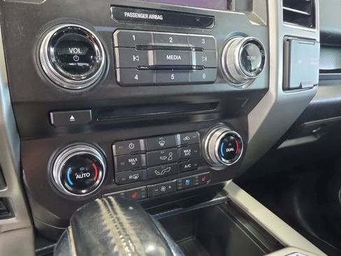 Used 2018 Ford F150 Lariat w/ Equipment Group 502A Luxury AWD/4WD image 26