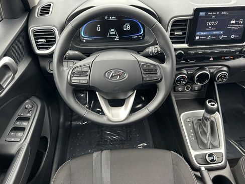 Used 2025 Hyundai Venue SEL image 16