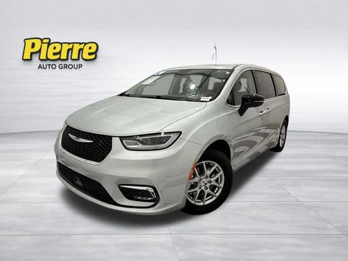 Used 2024 Chrysler Pacifica Touring-L image 1