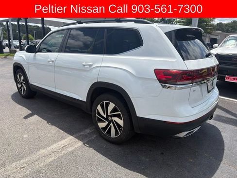 Used 2024 Volkswagen Atlas SE w/ Panoramic Sunroof Package FWD image 4