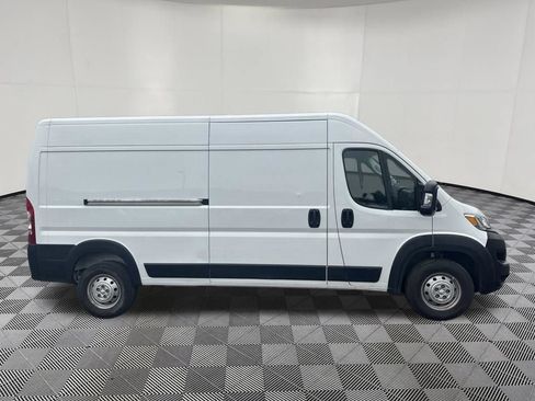 Used 2023 RAM ProMaster 2500 FWD image 3