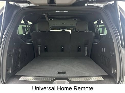 Used 2025 Chevrolet Suburban Z71 AWD/4WD image 30