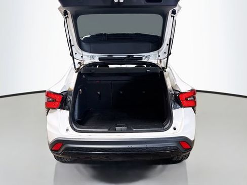 Used 2024 Chevrolet Trax RS w/ Driver Confidence Package FWD image 21