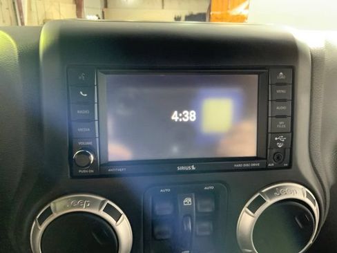 Used 2016 Jeep Wrangler Unlimited Rubicon AWD/4WD image 19