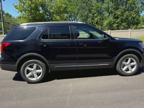 Used 2016 Ford Explorer XLT w/ Equipment Group 202A AWD/4WD image 9