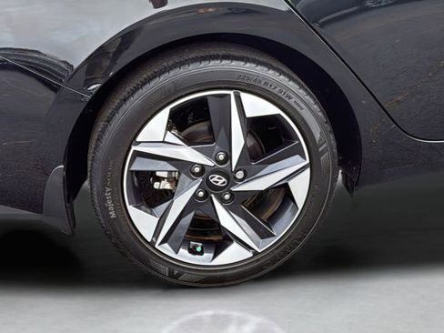 Used 2023 Hyundai Elantra SEL w/ Convenience Package image 16