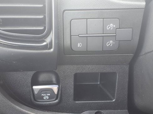 Used 2025 RAM ProMaster 2500 w/ Premium Convenience Group FWD image 14