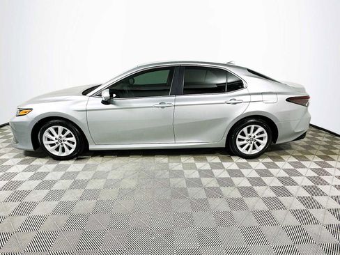Used 2022 Toyota Camry LE image 4