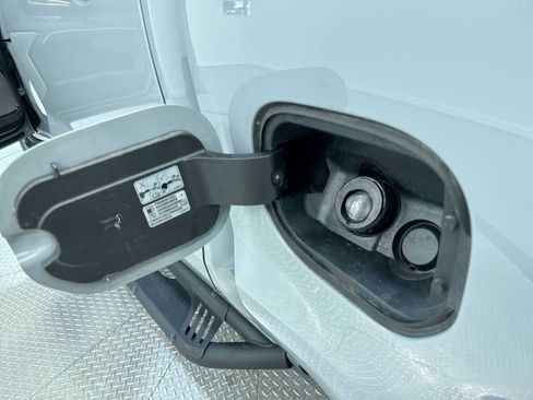 Used 2024 GMC Sierra 1500 AT4X image 39