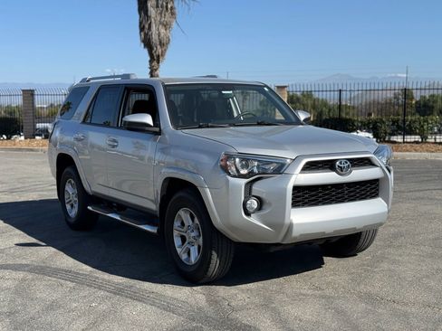 Used 2018 Toyota 4Runner SR5 image 3