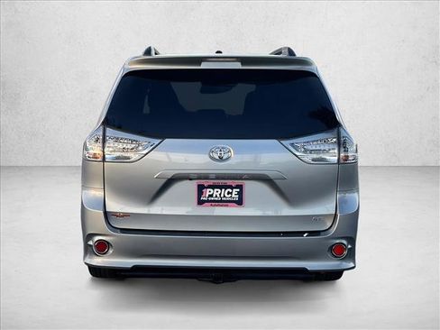 Used 2017 Toyota Sienna SE image 8