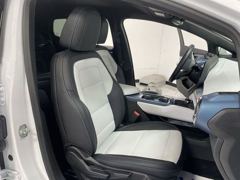 Used 2025 Chevrolet Equinox EV LT image 27