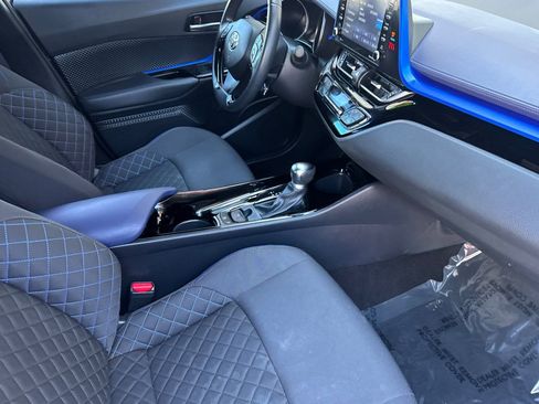 Used 2022 Toyota C-HR XLE image 16