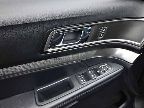 Certified 2018 Ford Explorer XLT image 11