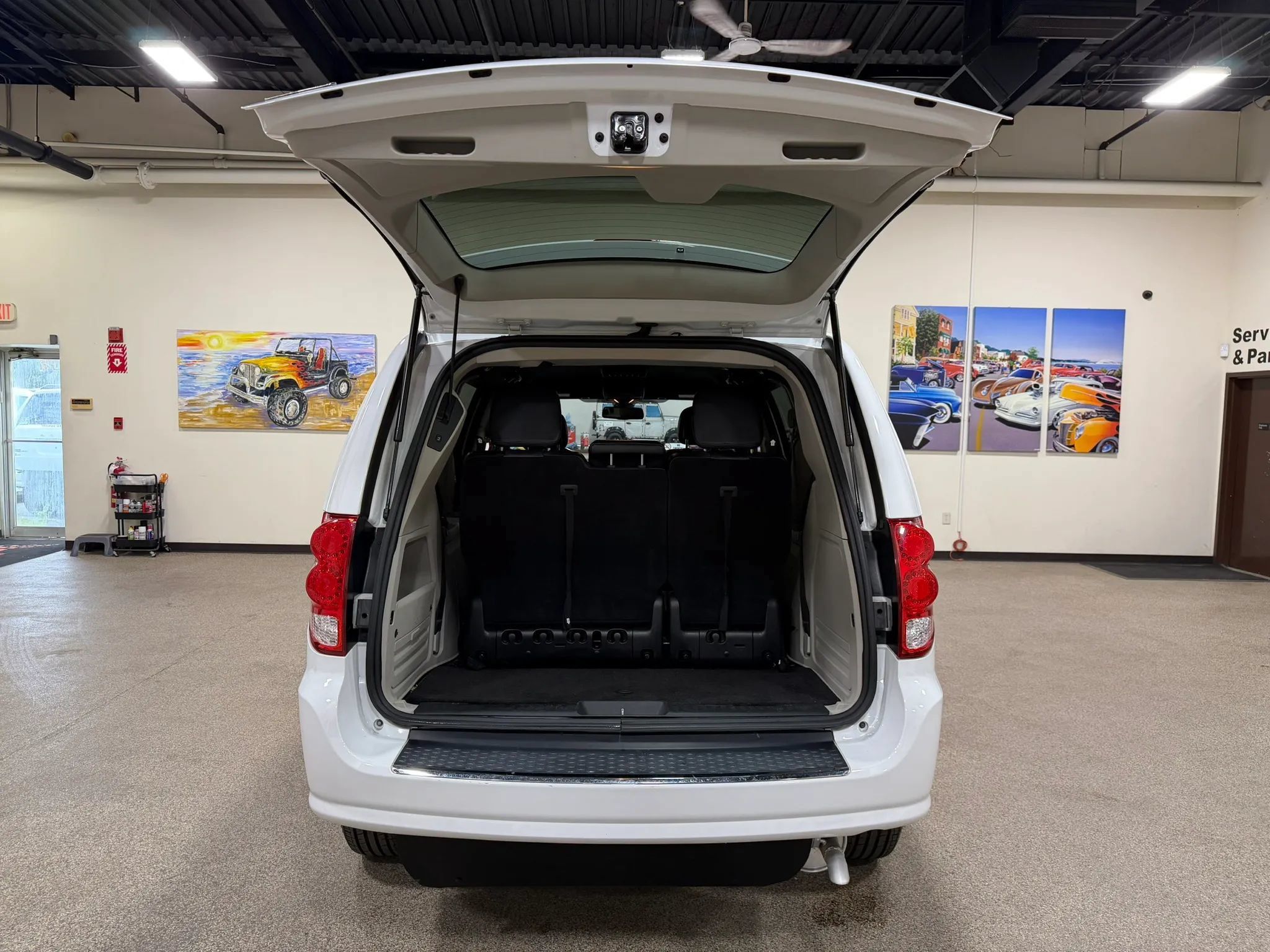 Used 2019 Dodge Grand Caravan SXT FWD image 24
