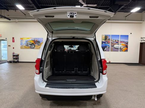 Used 2019 Dodge Grand Caravan SXT FWD image 24