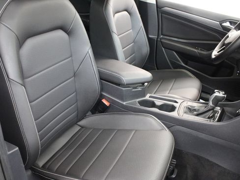 Certified 2023 Volkswagen Jetta SE FWD image 23