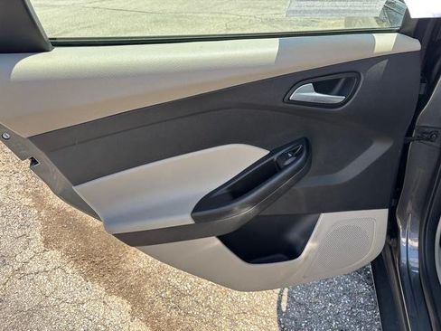 Used 2018 Ford Focus SE FWD image 12