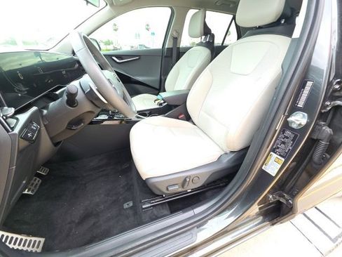 Used 2023 Kia Niro EX Touring image 13