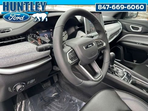 Used 2025 Jeep Compass Latitude w/ Sun & Sound Group image 23