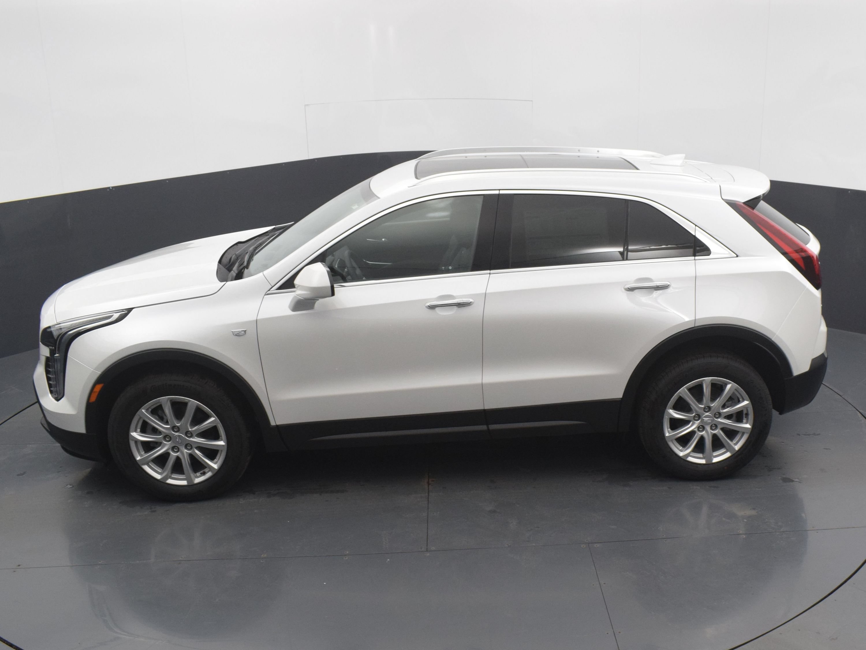 Used 2023 Cadillac XT4 Luxury w/ Cold Weather Package AWD/4WD image 24