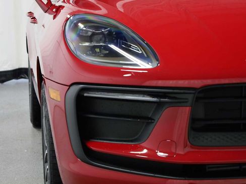 Certified 2025 Porsche Macan image 15