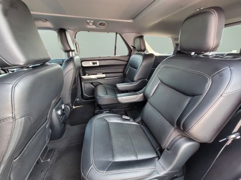 Used 2021 Ford Explorer Limited w/ Equipment Group 301A AWD/4WD image 18