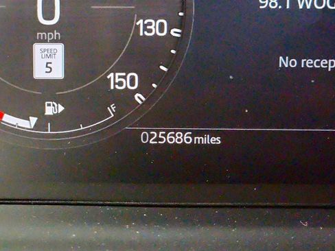 Used 2024 Land Rover Defender 130 X-Dynamic SE AWD/4WD image 16