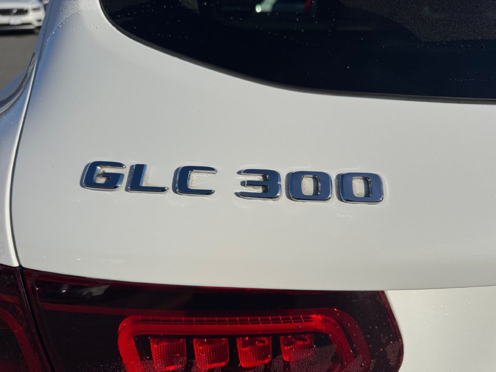Used 2021 Mercedes-Benz GLC 300 4MATIC image 9