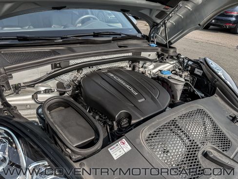 Used 2018 Porsche Macan Sport Edition AWD/4WD image 18
