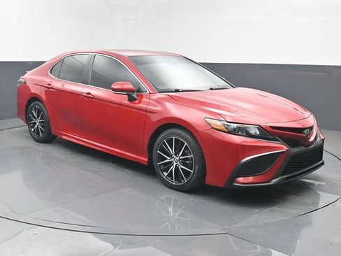 Used 2023 Toyota Camry SE image 7