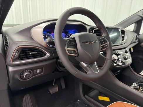 New 2026 Chrysler Pacifica Pinnacle w/ Trailer Tow Group image 20