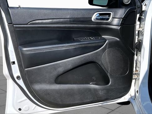 Used 2019 Jeep Grand Cherokee Altitude RWD image 15