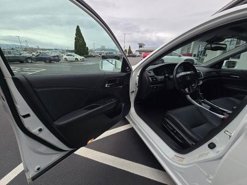 Used 2014 Honda Accord Touring image 16