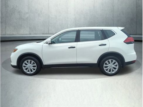 Used 2017 Nissan Rogue S image 2