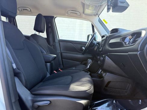 Used 2019 Jeep Renegade Altitude w/ Quick Order Package 2XM image 19