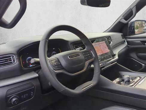 Used 2024 Jeep Wagoneer Series II image 7