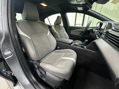 Used 2025 Toyota Camry SE image 18