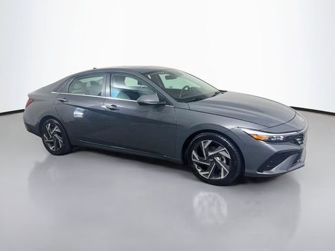 Used 2025 Hyundai Elantra Limited FWD image 24