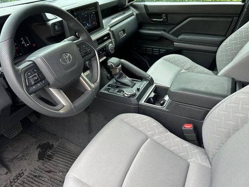 Used 2025 Toyota Tacoma SR5 w/ SR5 Upgrade Package image 9