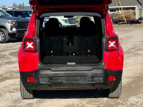 Used 2019 Jeep Renegade Altitude w/ UConnect 8.4 Nav Group image 20