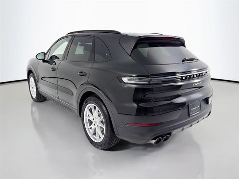 New 2025 Porsche Cayenne image 3