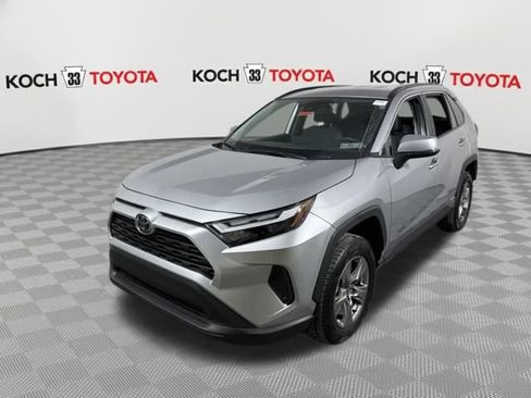 Used 2025 Toyota RAV4 XLE image 3
