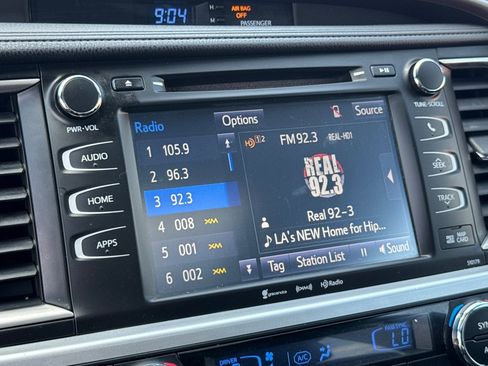 Certified 2018 Toyota Highlander XLE w/ Carpet Mat Package (TMS) image 18