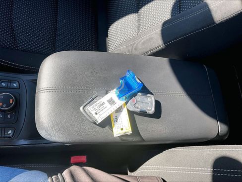 Used 2023 GMC Terrain SLE w/ Driver Convenience Package image 31