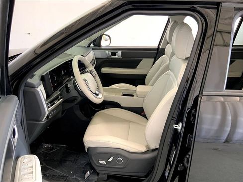 Used 2025 Hyundai Santa Fe SEL FWD image 17