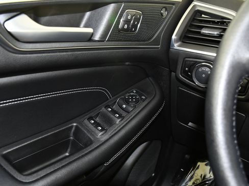 Used 2024 Ford Edge Titanium AWD/4WD image 31