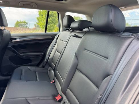 Used 2019 Volkswagen Golf SE FWD image 8