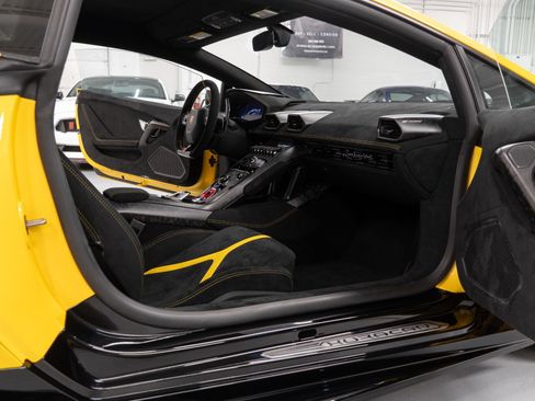 Used 2019 Lamborghini Huracan Performante image 26